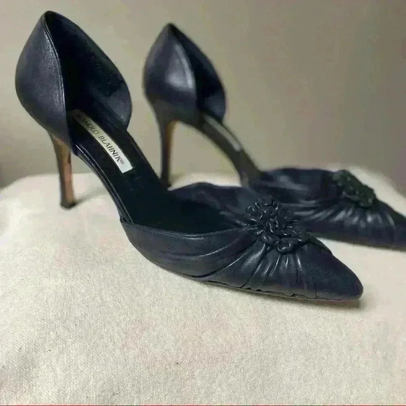 Manolo Blahnik Black pointed heels in preloved condition